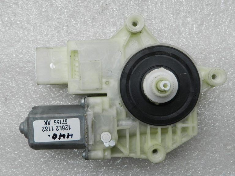 Nissan Qashqai oriģinālais priekšējā kreisā loga pacēlāja motors 80701hv00a