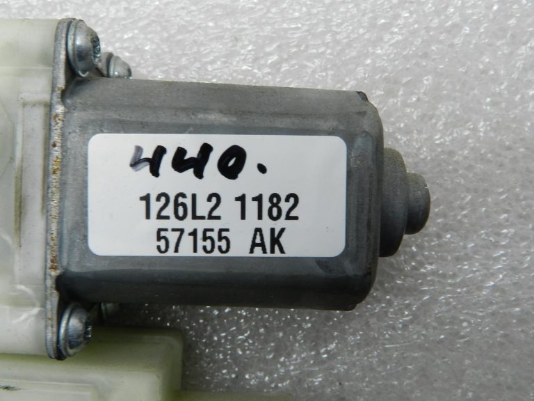Nissan Qashqai oriģinālais priekšējā kreisā loga pacēlāja motors 80701hv00a