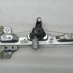 Nissan Qashqai Loga mehanisms ar motoru Aizmugurē kreisajā puse 827014EA0A