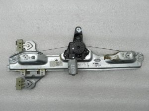 Nissan Qashqai Loga mehanisms ar motoru Aizmugurē kreisajā puse 827014EA0A