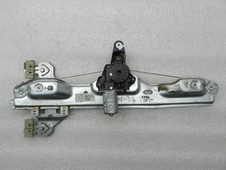 Nissan Qashqai Loga mehanisms ar motoru Aizmugurē kreisajā puse 827014EA0A