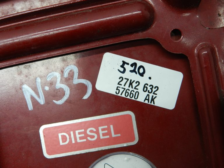 Nissan Qashqai II oriģinālais degvielas tvertnes vāciņš NAJ – CRIMSON G88304EAMB