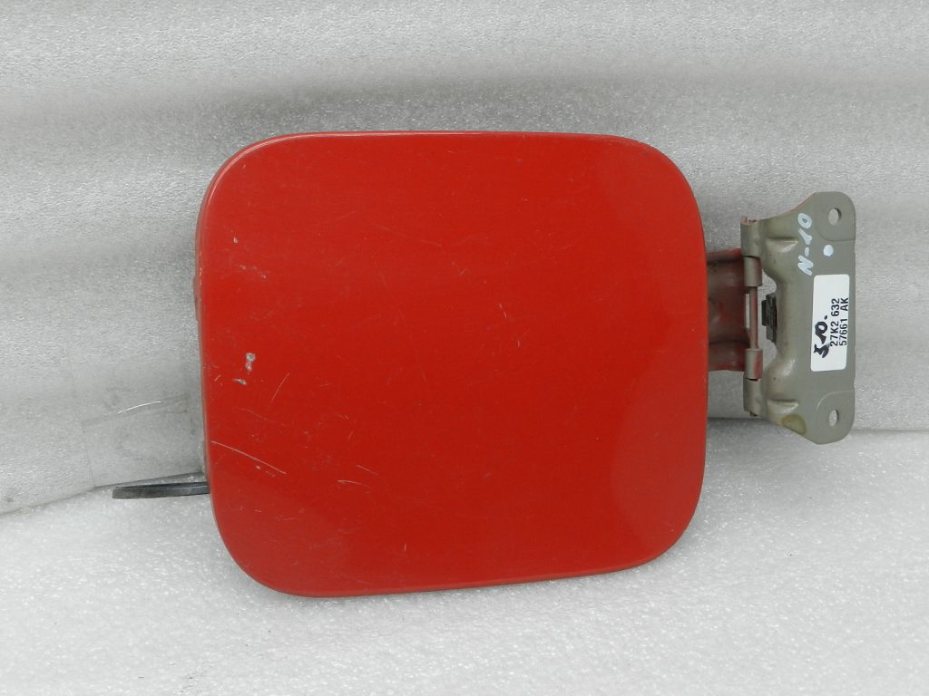 Nissan Qashqai Original Fuel Filler Door Z10 – RED (SOLID) G8830JD0M0