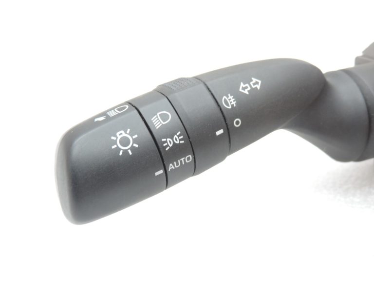 OE Toyota Yaris IV XP210 pagrieziena signālu slēdzis, stūres kolonnas slēdzis 8432902020