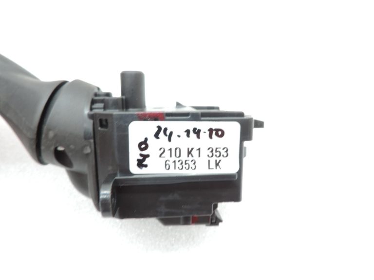 OE Toyota Yaris IV XP210 pagrieziena signālu slēdzis, stūres kolonnas slēdzis 8432902020