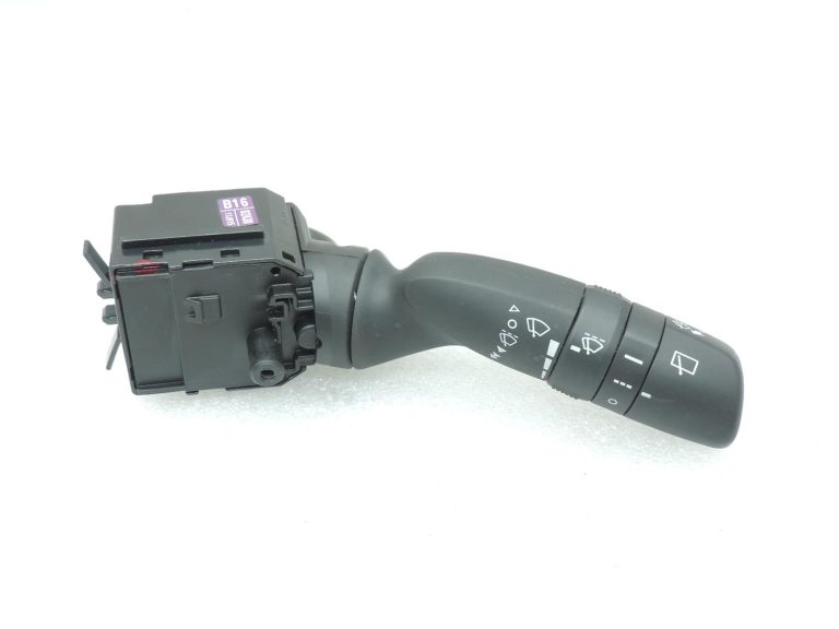 OE Toyota Yaris IV XP210 stūres kolonnas slēdzis, tīrītāju slēdzis 8465202A30