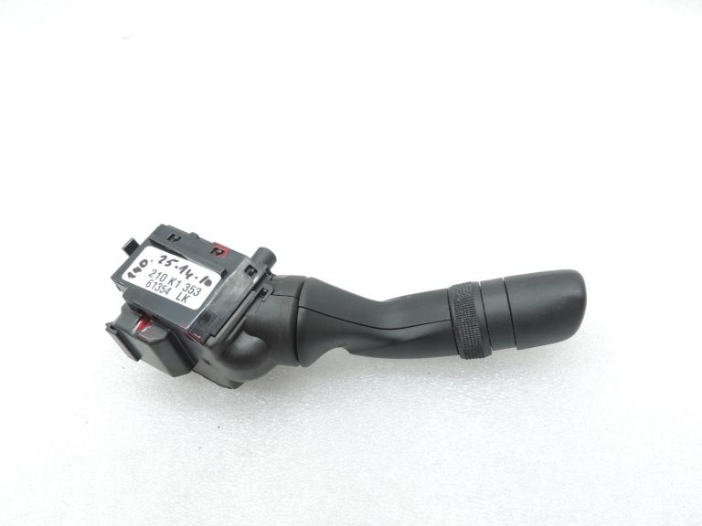 OE Toyota Yaris IV XP210 stūres kolonnas slēdzis, tīrītāju slēdzis 8465202A30