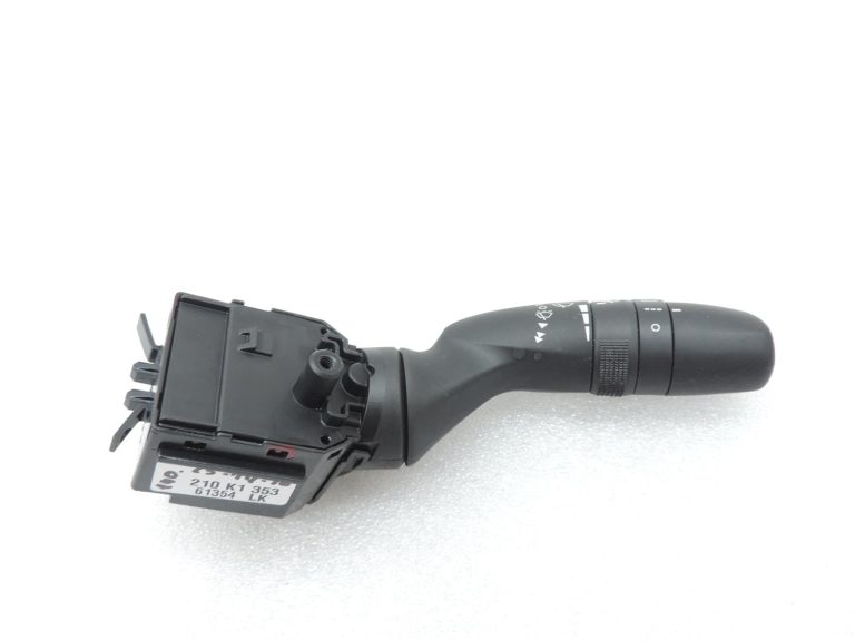 OE Toyota Yaris IV XP210 stūres kolonnas slēdzis, tīrītāju slēdzis 8465202A30