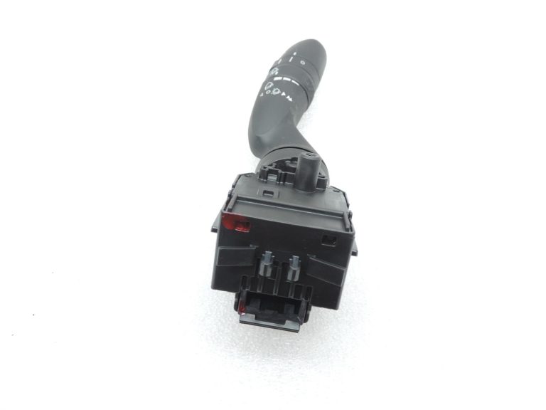OE Toyota Yaris IV XP210 stūres kolonnas slēdzis, tīrītāju slēdzis 8465202A30