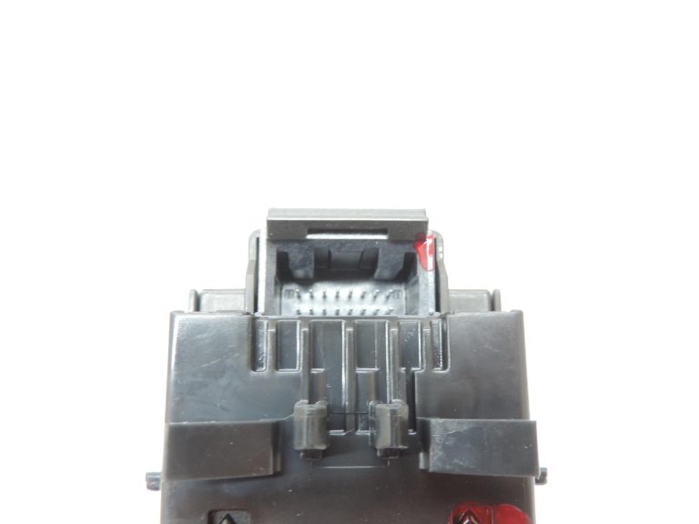 OE Toyota Yaris IV XP210 stūres kolonnas slēdzis, tīrītāju slēdzis 8465202A30