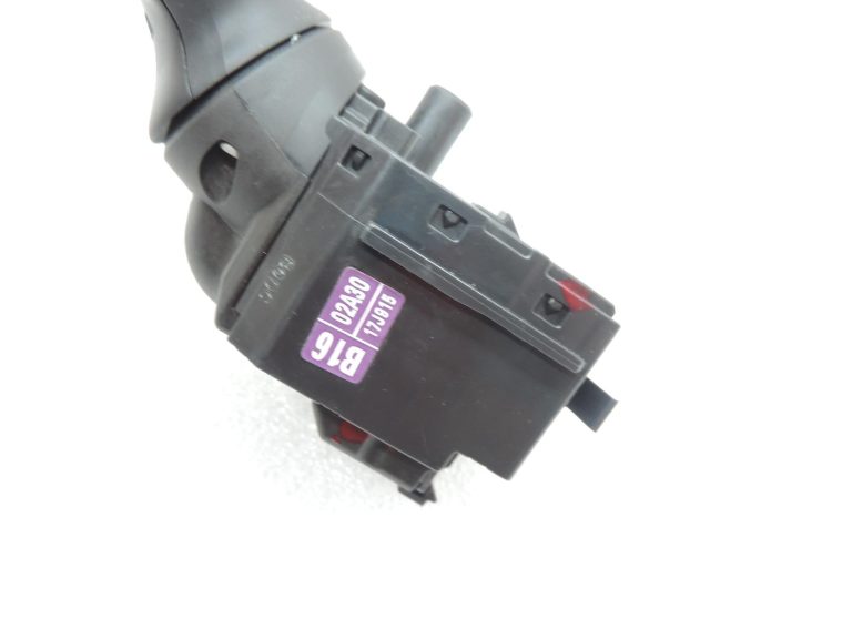 OE Toyota Yaris IV XP210 stūres kolonnas slēdzis, tīrītāju slēdzis 8465202A30