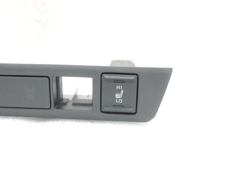Toyota Yaris IV XP210 instrumentu paneļa sēdekļu apsildes slēdža apvalks 55407K0030