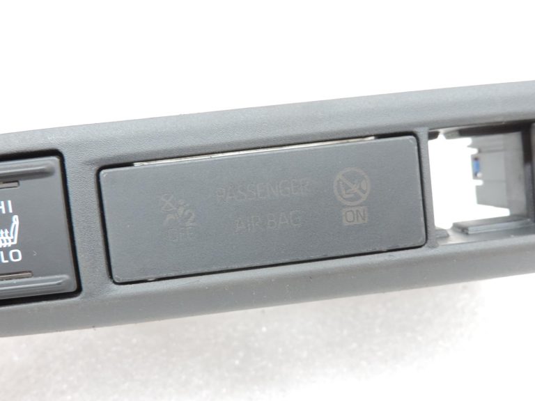 Toyota Yaris IV XP210 instrumentu paneļa sēdekļu apsildes slēdža apvalks 55407K0030