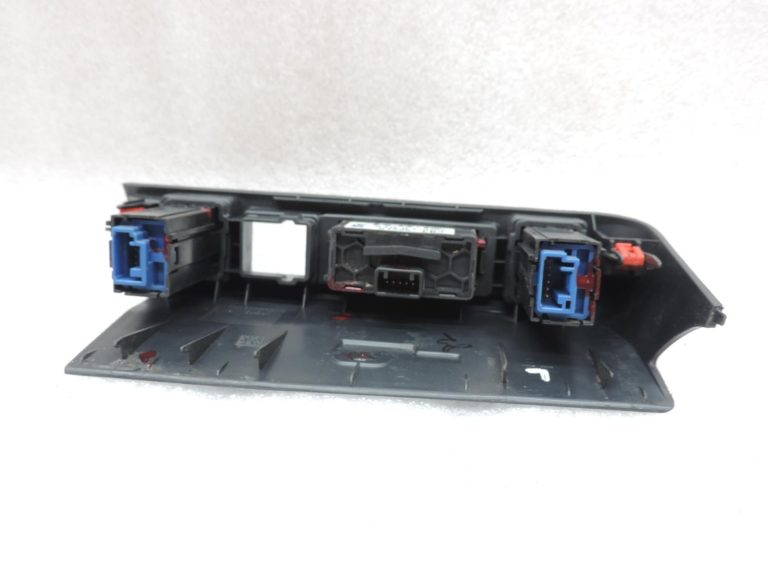 Toyota Yaris IV XP210 instrumentu paneļa sēdekļu apsildes slēdža apvalks 55407K0030