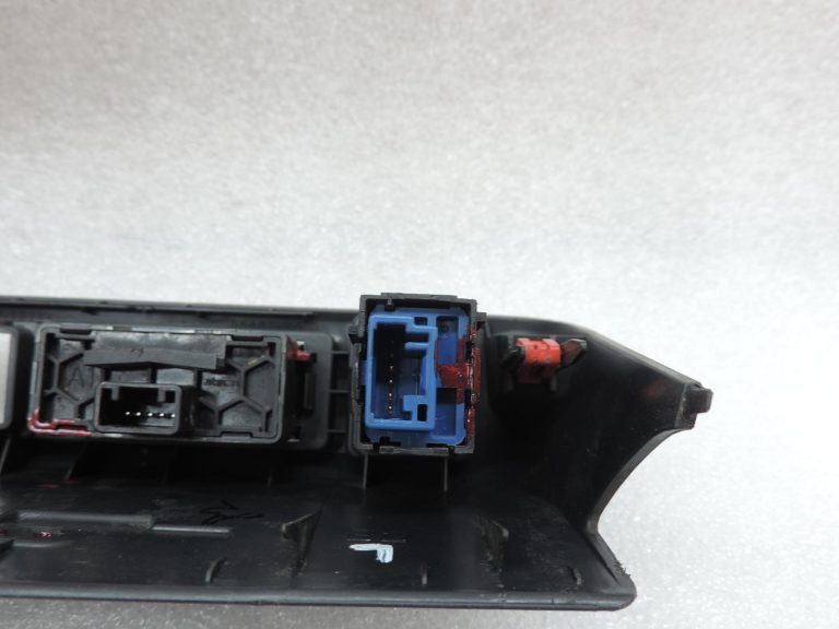 Toyota Yaris IV XP210 instrumentu paneļa sēdekļu apsildes slēdža apvalks 55407K0030