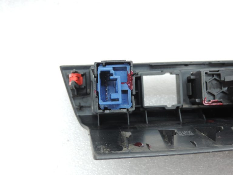 Toyota Yaris IV XP210 instrumentu paneļa sēdekļu apsildes slēdža apvalks 55407K0030