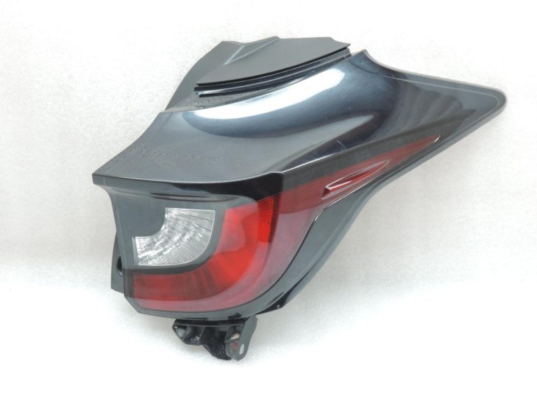 Oe Toyota Yaris IV XP210 aizmugurējais lukturis 81551K0030