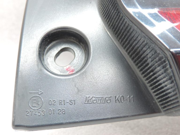 Oe Toyota Yaris IV XP210 aizmugurējais lukturis 81551K0030