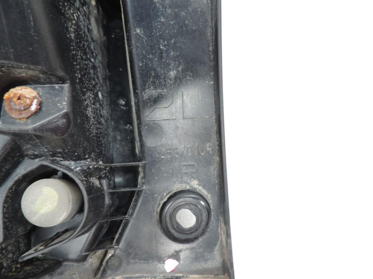 Oe Toyota Yaris IV XP210 aizmugurējais lukturis 81551K0030
