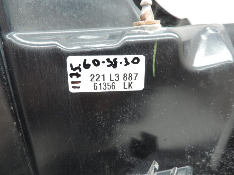 Oe Toyota Yaris IV XP210 aizmugurējais lukturis 81551K0030