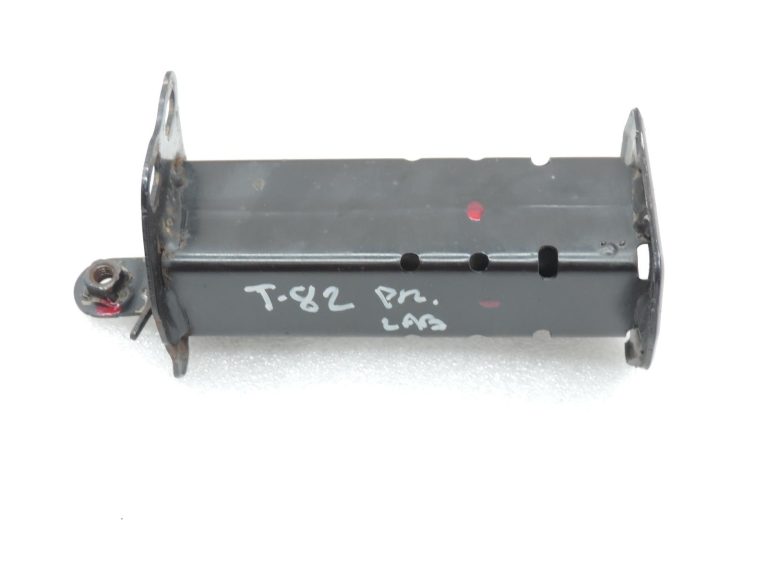 Toyota Yaris IV XP210 HEV labās puses bufera kronšteins 52102-K0010