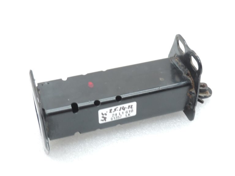 Toyota Yaris IV XP210 HEV labās puses bufera kronšteins 52102-K0010