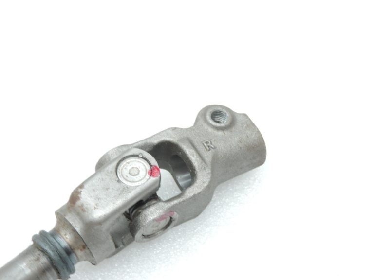 OE Toyota Yaris IV XP210 stūres kolonnas krustveida savienojums, stūres vārpsta 45260K0030