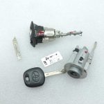 OE Toyota Yaris IV XP210 aizdedzes slēdzenes cilindrs, durvju slēdzenes cilindrs ar atslēgu