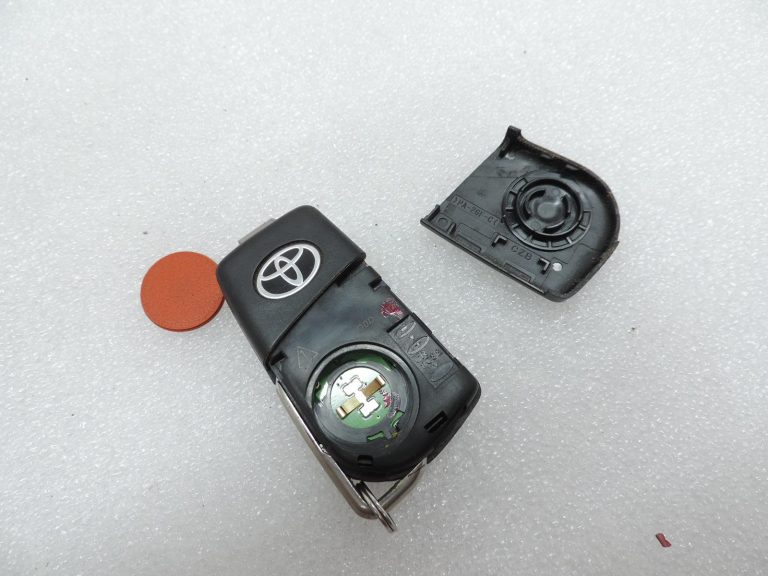 OE Toyota Yaris IV XP210 bezvadu atslēga ar tālvadības pulti 89070K0060