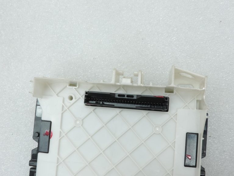 OE Toyota Yaris IV XP210 drošinātāju kārba, vadības bloks 82730K0060