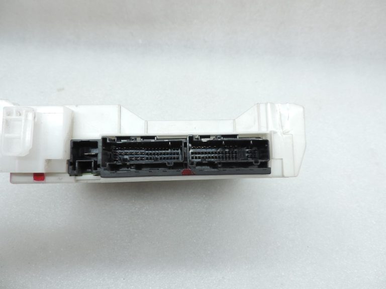 OE Toyota Yaris IV XP210 drošinātāju kārba, vadības bloks 82730K0060