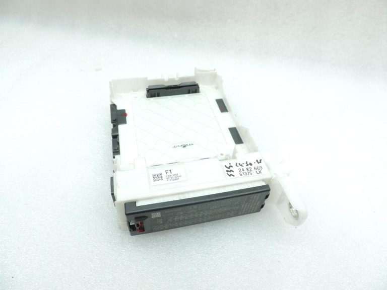 OE Toyota Yaris IV XP210 drošinātāju kārba, vadības bloks 82730K0060