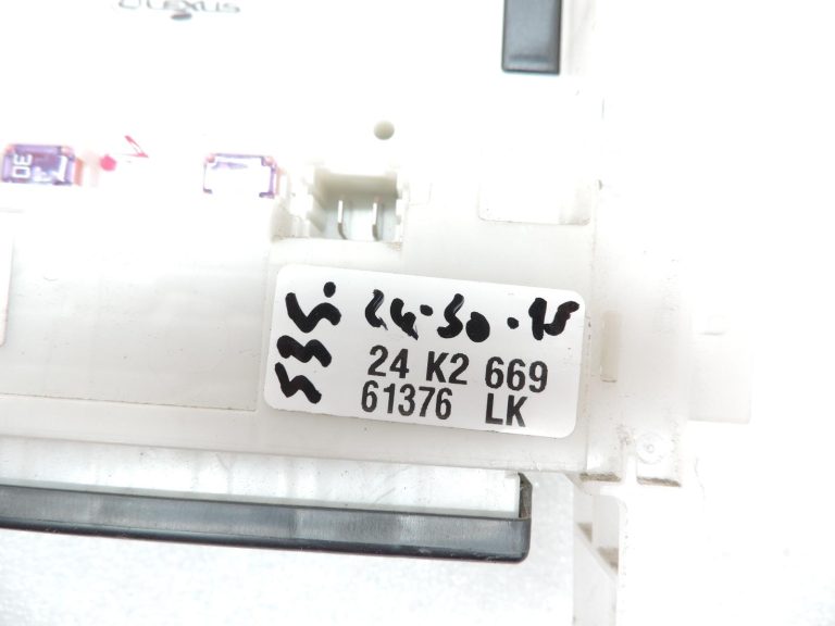 OE Toyota Yaris IV XP210 drošinātāju kārba, vadības bloks 82730K0060