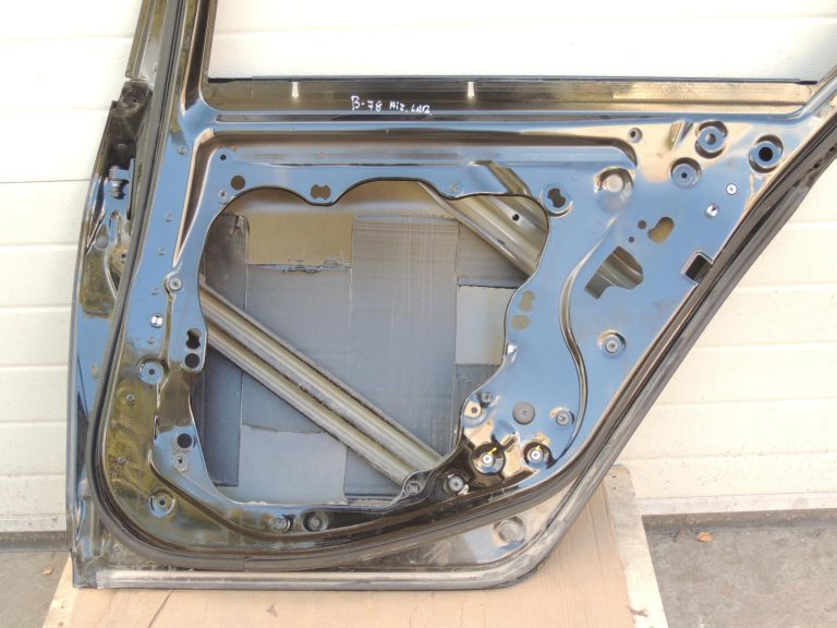 BMW G30 G31 aizmugurējā labā durvī, safīra melnā krāsā, 475 alumīnijs, 41007408964, OE