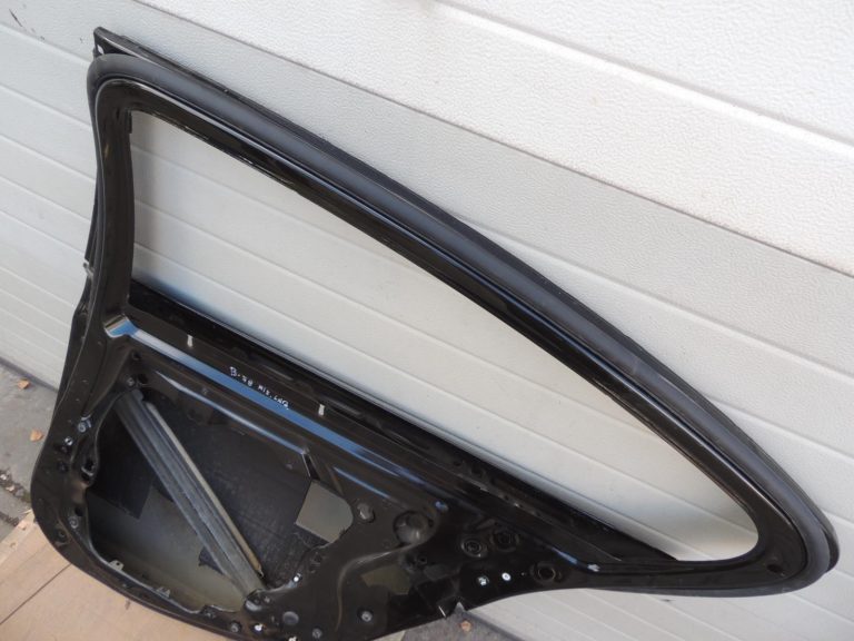 BMW G30 G31 aizmugurējā labā durvī, safīra melnā krāsā, 475 alumīnijs, 41007408964, OE