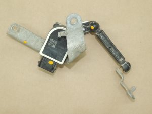 BMW G30 G31 G11 augstuma sensora devējs, lukturu tāluma regulēšanas sensors 37146870000 OE