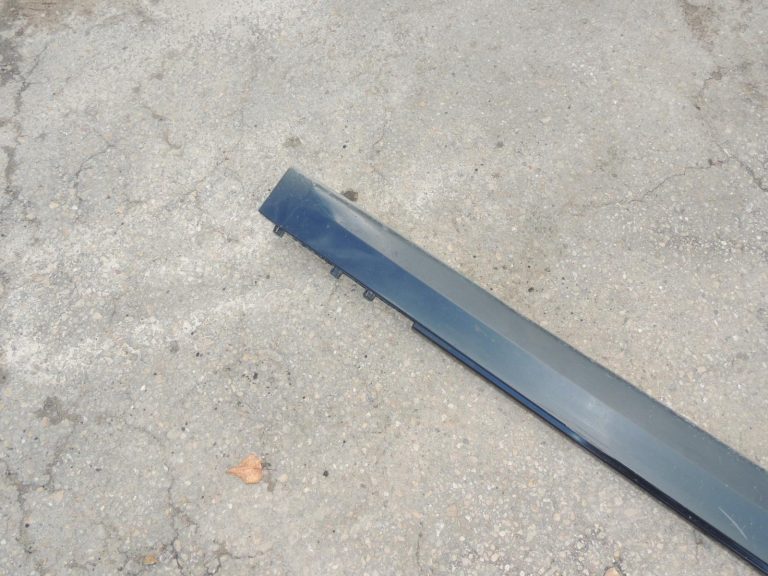 BMW G30 G31 labās puses sliekšņa apdare, safīra melnā krāsā, 475 51777475604, oriģinālā detaļa (OE)