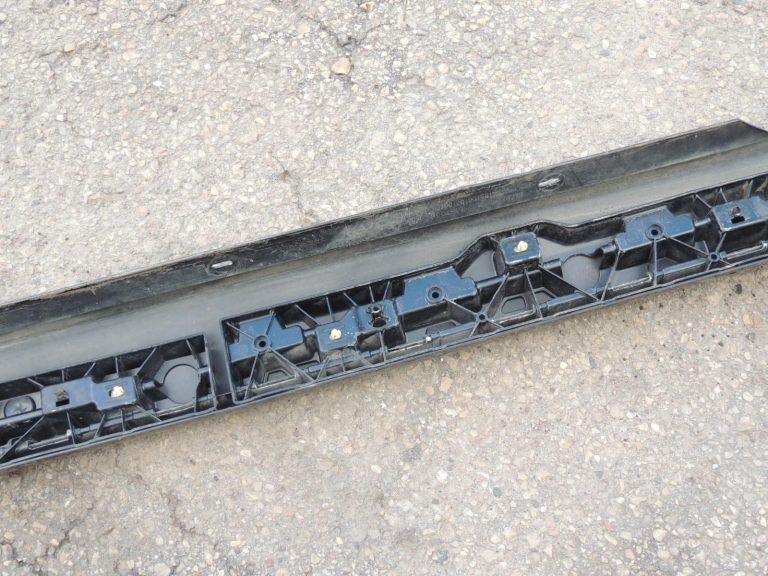 BMW G30 G31 labās puses sliekšņa apdare, safīra melnā krāsā, 475 51777475604, oriģinālā detaļa (OE)