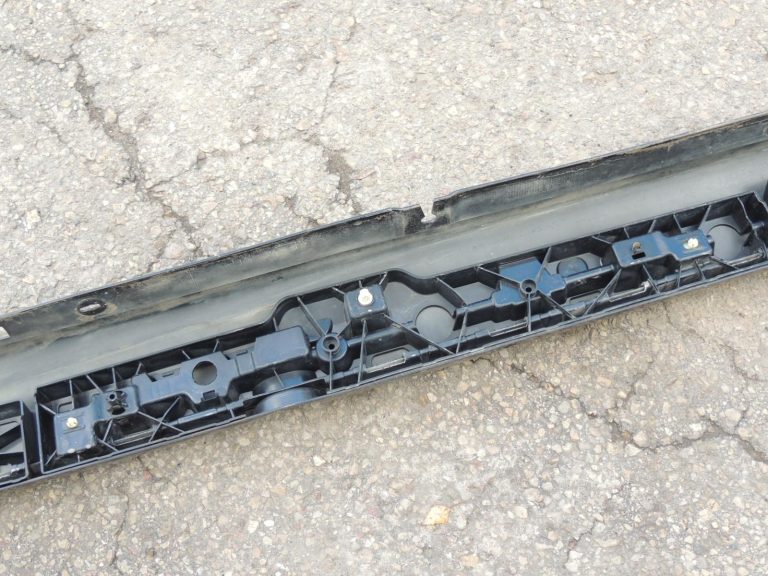 BMW G30 G31 labās puses sliekšņa apdare, safīra melnā krāsā, 475 51777475604, oriģinālā detaļa (OE)