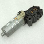 Volvo V70 III sēdekļa regulēšanas servomotors priekšējais kreisais 0390203246