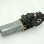Volvo V70 III sēdekļa regulēšanas servomotors priekšējais kreisais 0390203246