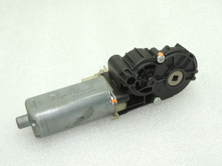 Volvo V70 III sēdekļa regulēšanas servomotors priekšējais kreisais 0390203246