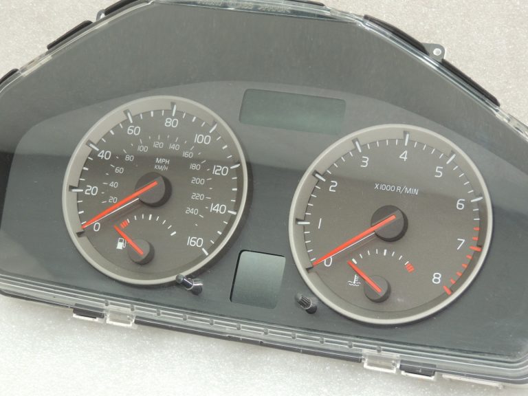 Volvo S40 🚨MPH🚨 Instrumentu paneļa spidometrs benzīns 8602880