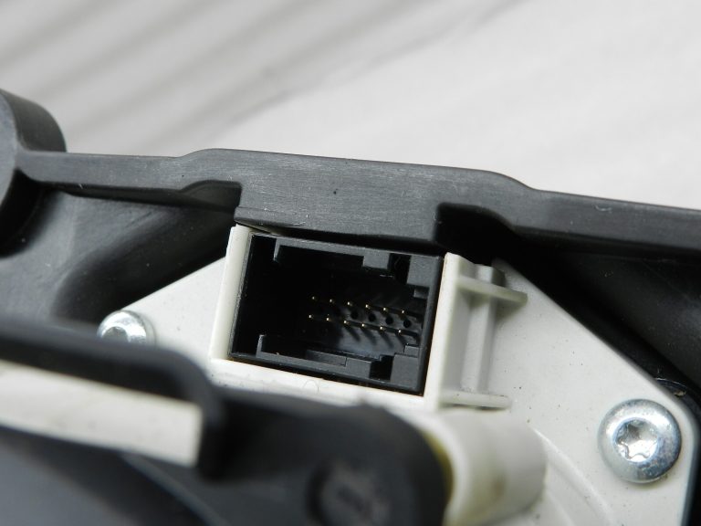Opel Zafira B oriģināls pārnesumu pārslēgšanas sviras bloks 13136753