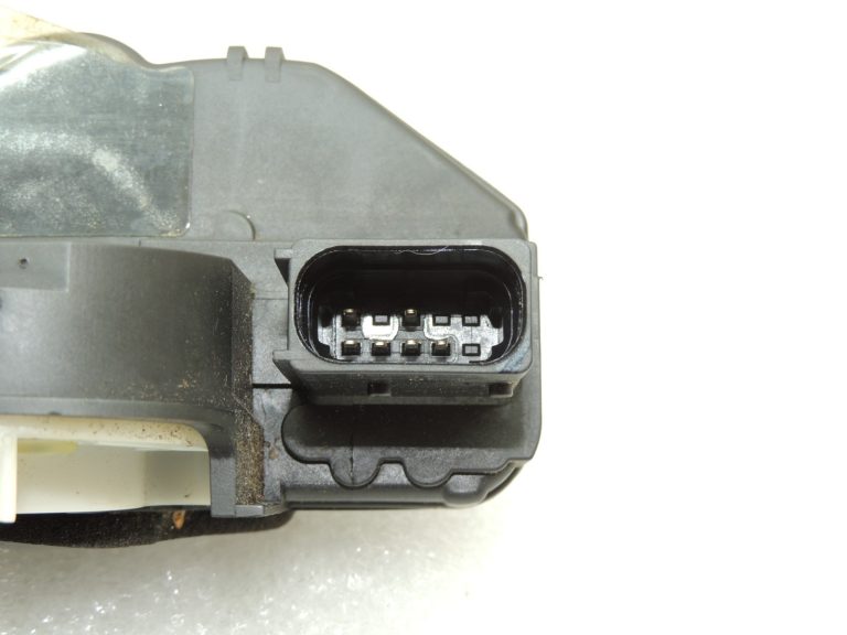 OEM Opel Zafira C durvju slēdzene priekšā pa labi 13579523
