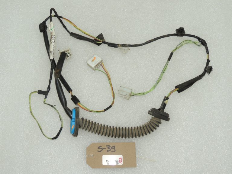 OEM Suzuki SX4 1.6i Aizmugurējo kreiso durvju elektroinstalācijas instalācija 3675179JA1