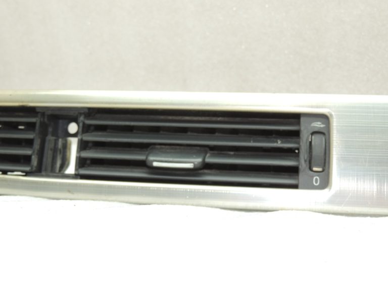 Volvo V70 III instrumentu paneļa paneļu gaisa sprauslu komplekts 30791984 30755181