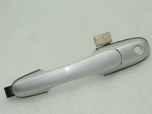 Suzuki Liana ārdurvju rokturis priekšējais kreisais 82820-54G10-Z2S
