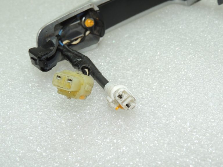 Suzuki SX4 ārdurvju rokturis priekšējais bezatslēgas sudraba 82810-63811-ZCC