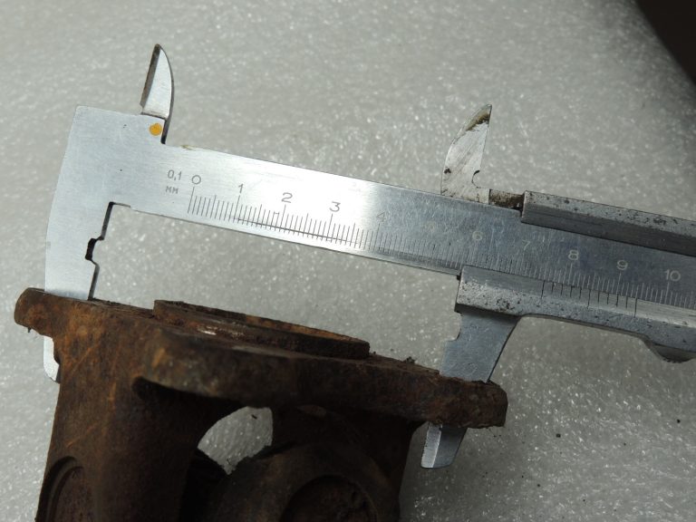 OEM Suzuki Grand Vitara II 2.0i priekšējā piedziņas vārpsta 2710185FA1